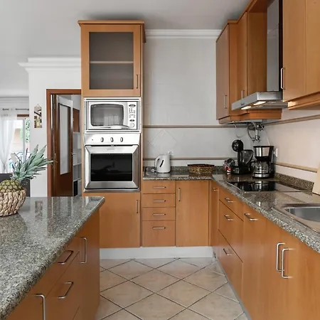 Belem House Apartmán *